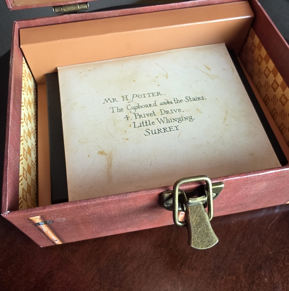 This is a Harry Potter Years 1-5 Limited Edition DVD Gift Set With Trunk - Picture 6 of 10